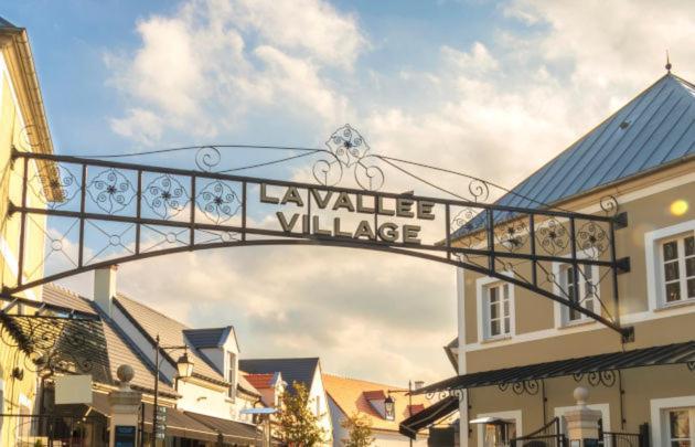 Magic Studio - Disneyland Paris Shopping Village 9 Minutes Chessy  Extérieur photo